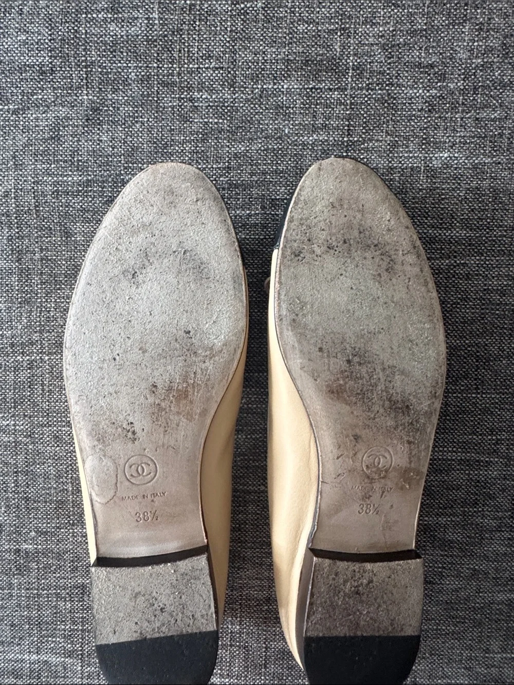 CHANEL Beige and Black Cap-Toe Leather Ballet Flats
